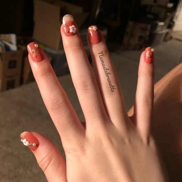 2/$16 3D Floral Pearls Glitter Press On Nails - Picture 8 of 16